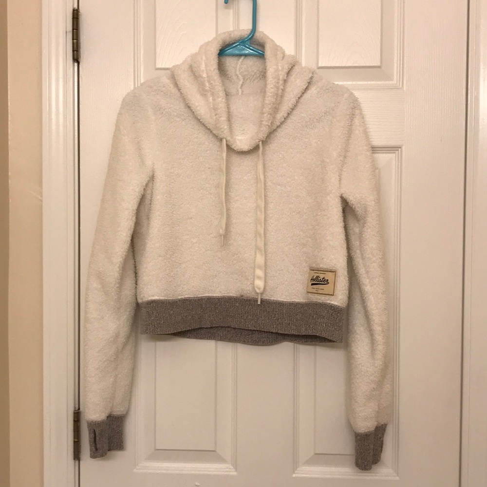 **HOST PICK!!** Hollister Mock Neck Sherpa